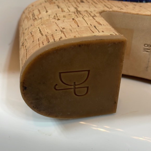 Donald J PLiner Blue bandana print wedges . EUC SZ 8 - Picture 4 of 6